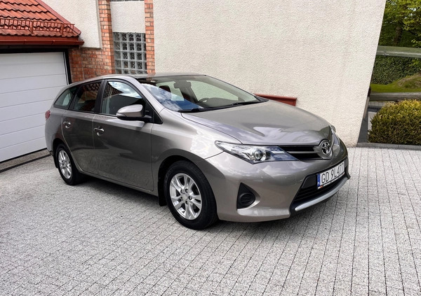 Toyota Auris cena 29999 przebieg: 240000, rok produkcji 2013 z Gdynia małe 172